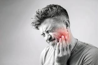 Người dân ùn ùn trở&nbsp;lại Thủ đô, đường phố "nóng ran"